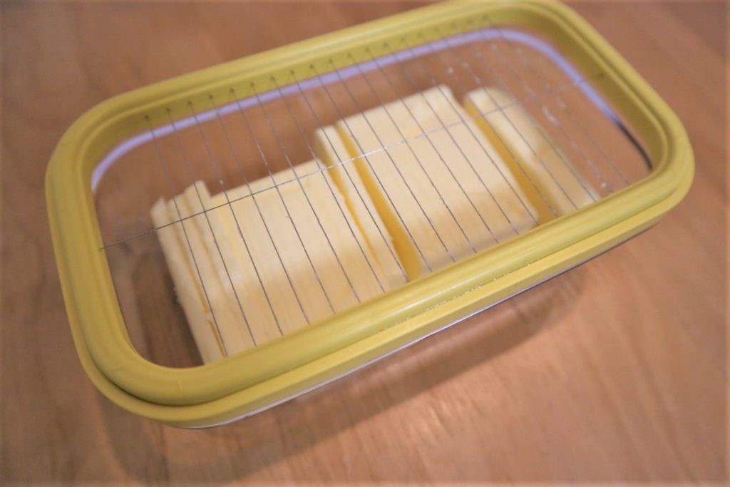 バターを最初に5gずつ切れる道具が、使うたびに銀紙を広げなくていいからめちゃ便利