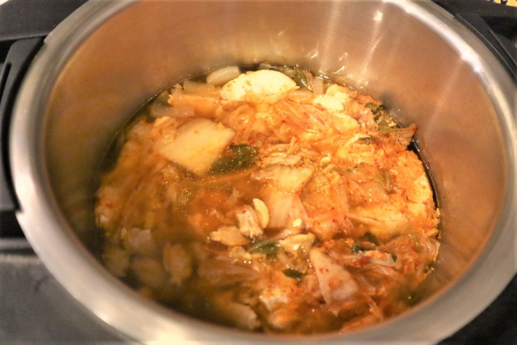 ホットクックでスンドゥブ作ったらほぼキムチ鍋になったけどスープ美味い