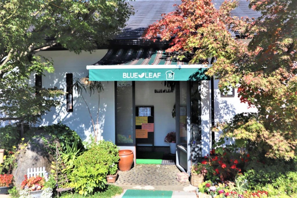 熊本植木のパン屋さんブルーリーフ（BLUE LEAF）がオシャレで可愛い【外でも食べられる】